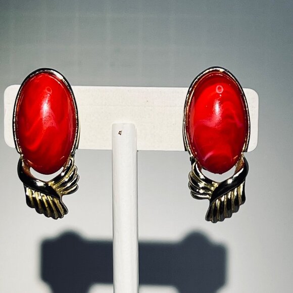 Vintage Coro Gold Tone And Marbled Tomato Cabochon Clip On Earrings (5863) - Picture 1 of 7